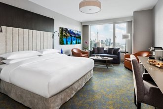 Hotel X